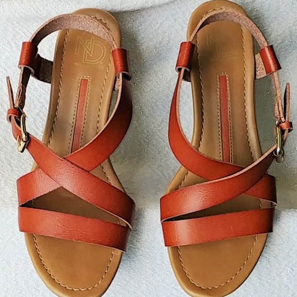 Tan wedge sandals - Picture 9 of 9